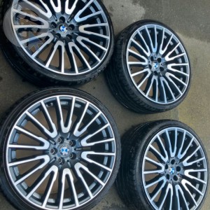 pneu occasion NEXEN Jantes BMW 21 pouces 629 ref 6863112 et 6863113. dpt 94 