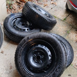 Roue occasion  0' SEAT LEON pneu MICHELIN  dpt 91 