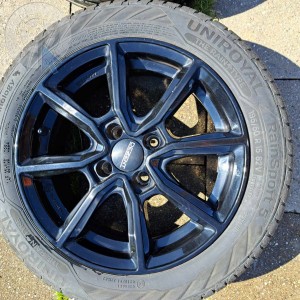 Roue occasion  0' FORD KA pneu UNIROYAL  dpt 49 